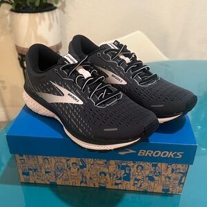Brooks Women’s  Black and White Narrow/2A Ghost 13 Athletic Sneakers